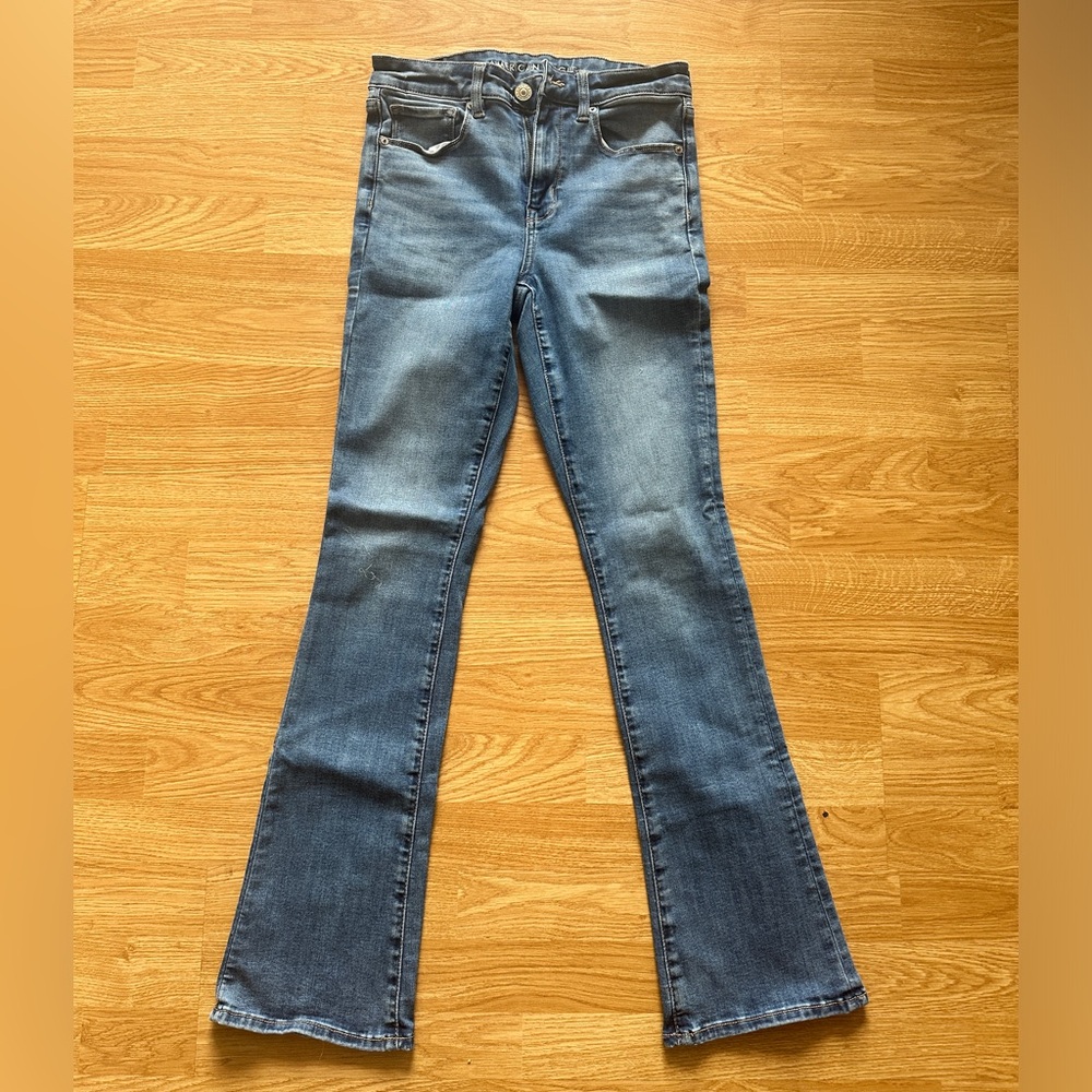 AMERICAN EAGLE hi rise skinny kick jean.